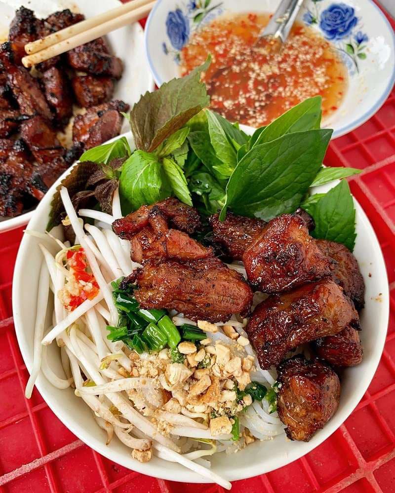 Thịt heo nướng than — ướp mắm nêm thơm lừng