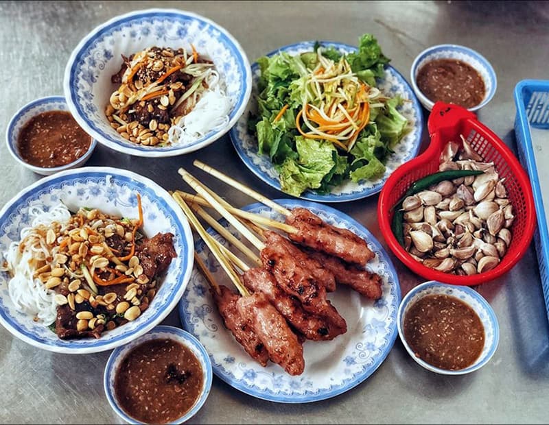 Bún tươi cuốn thịt